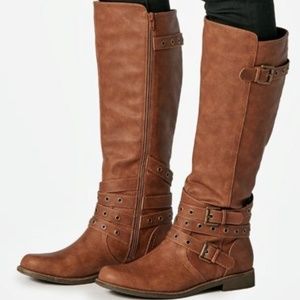 Brand New Winter Grommet Brown Flat Boot